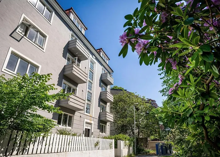 Dinbnb Apartments I Dockside Apartment With Modern Kitchen And Workspace