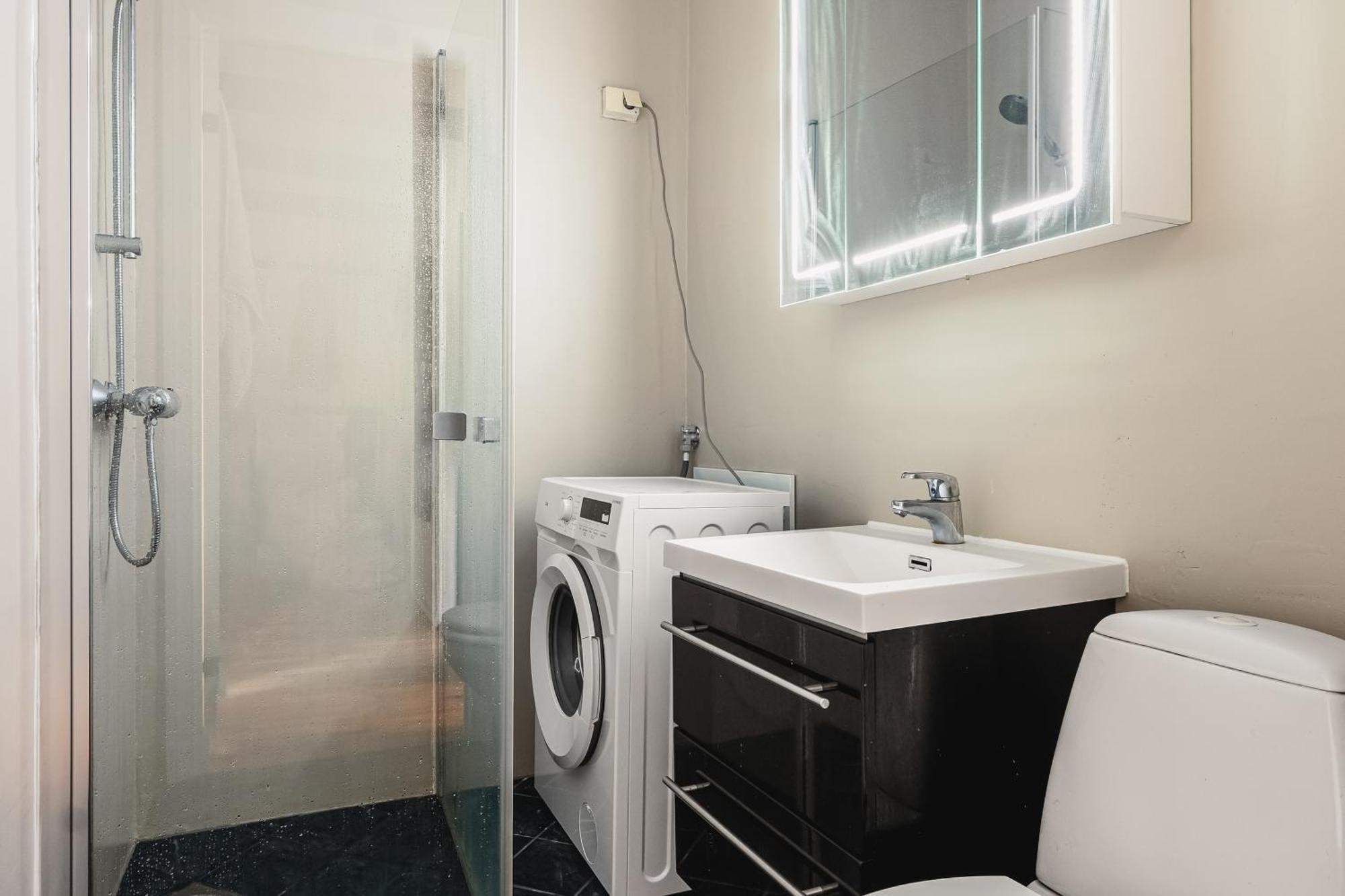 Apartment Dinbnb I Dockside With Modern Kitchen And Workspace Bergen